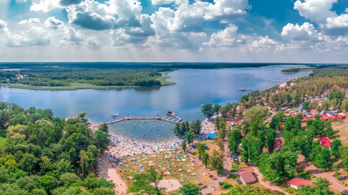 Jezioro Sławskie krajobraz latem