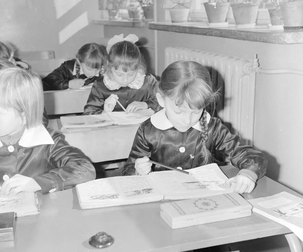 dzieci w szkole podstawowej 1999 polska