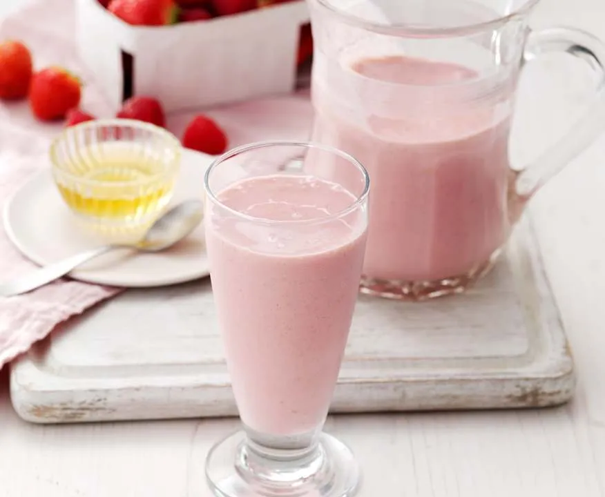 Różne warianty koktajli jagodowych