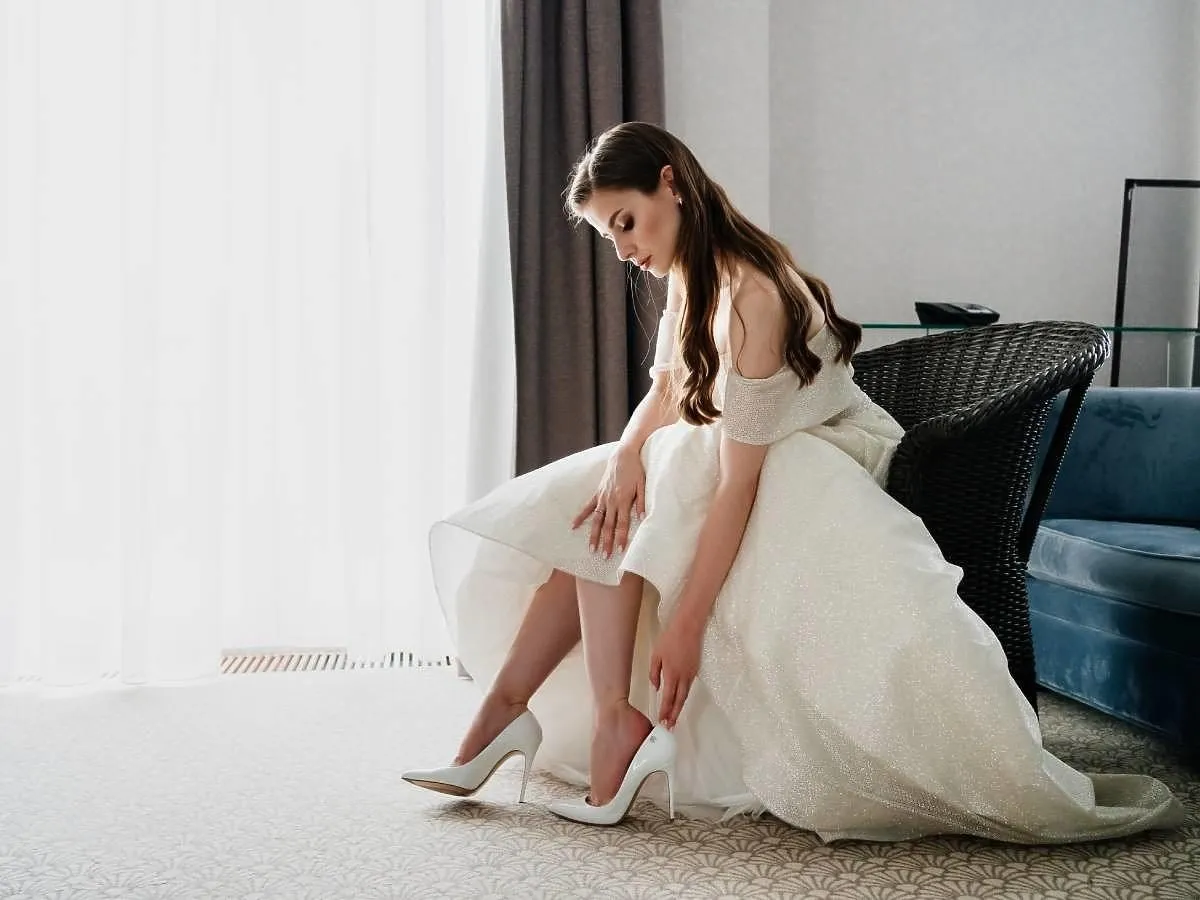 buty do sukni z rozcięciem, buty do minimalistycznej sukni, buty do zdobionej sukni