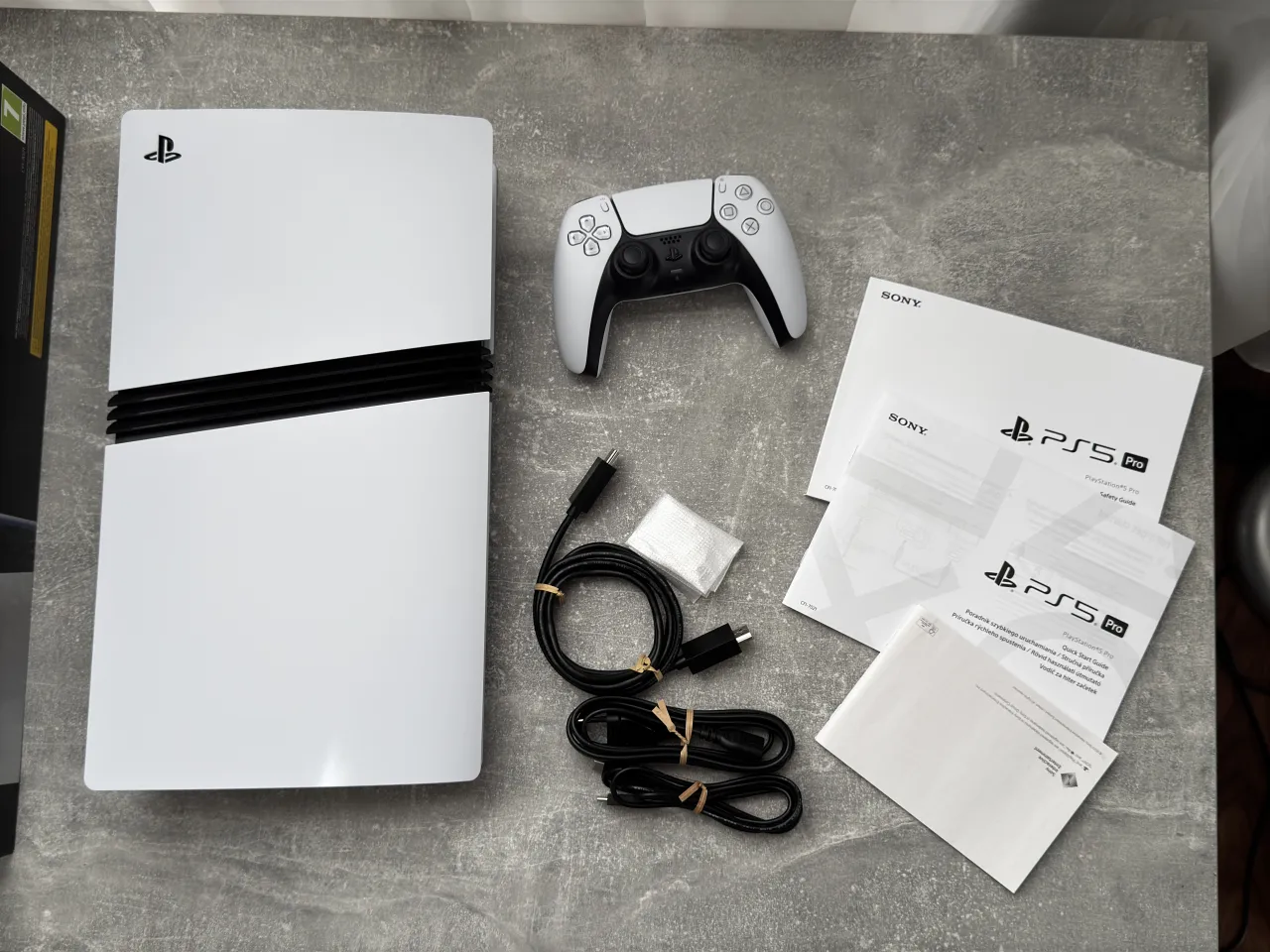 Porównanie konsol PS4 Pro i PS5