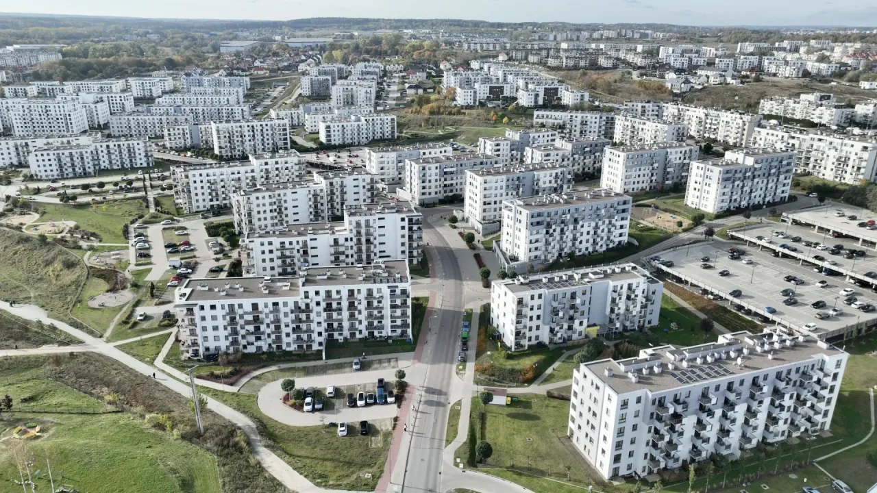 Porównanie małe duże osiedle mieszkaniowe Polska