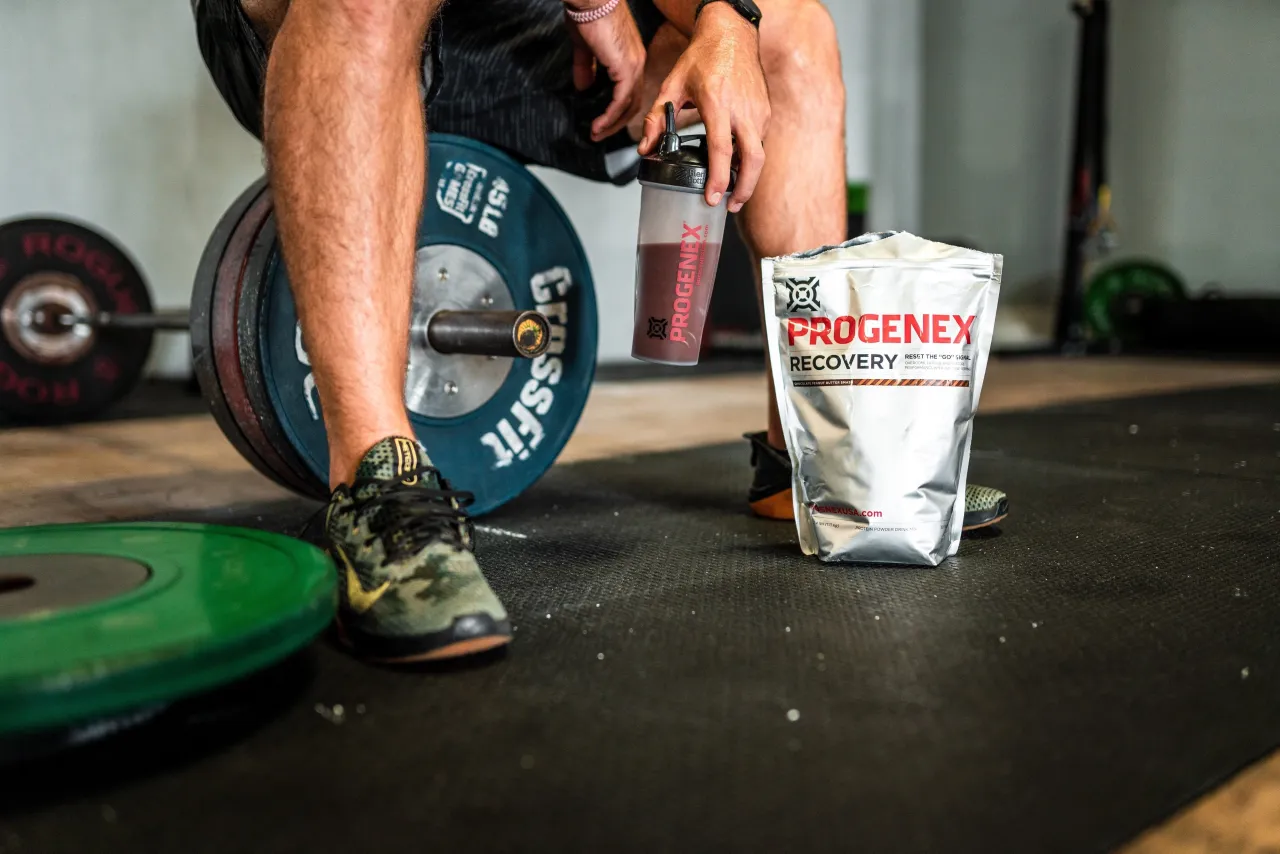 Po treningu, kiedy pić shake proteinowy? Progenex Recovery to idealny wyb&oacute;r dla regeneracji mięśni po wysiłku.