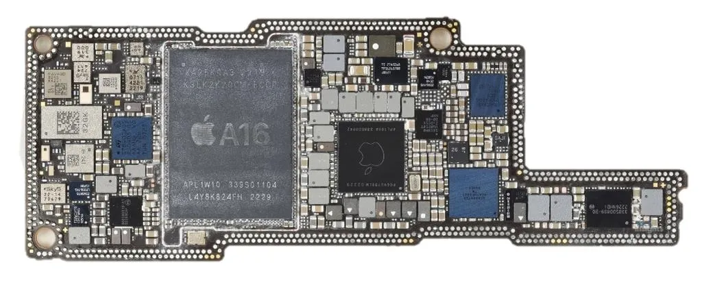 iPhone 14 teardown pamięć RAM