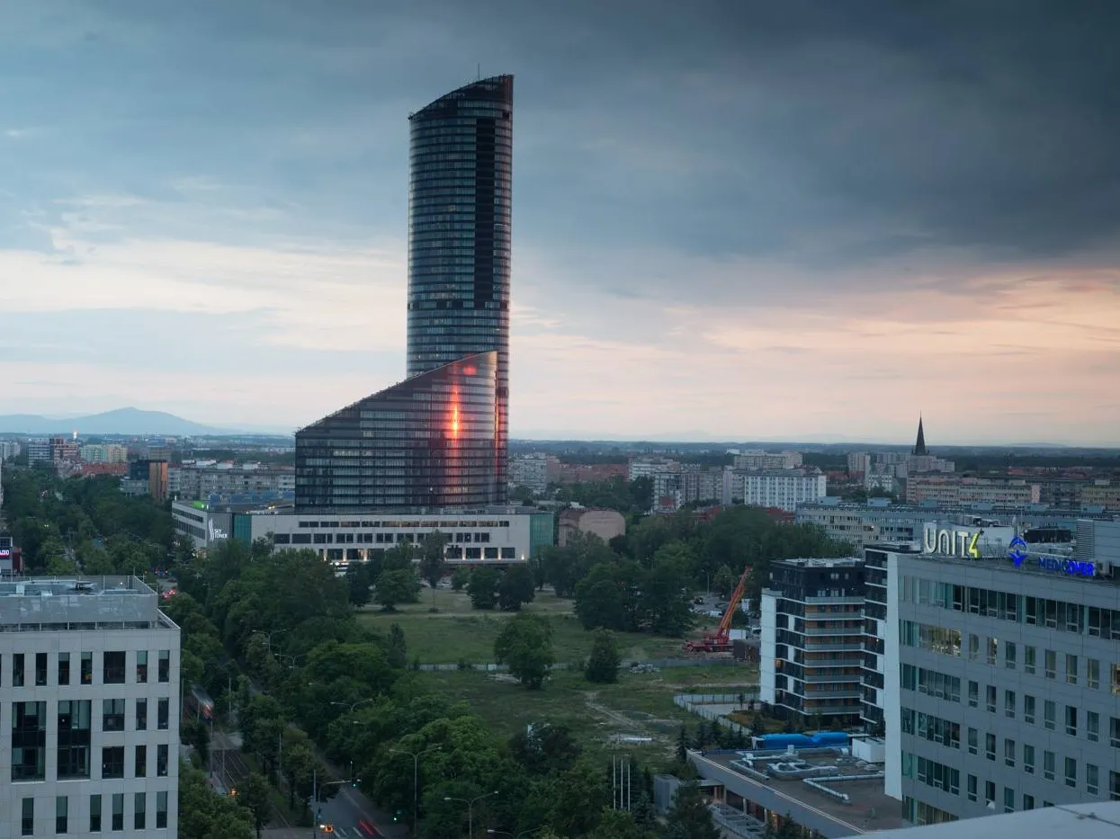 Sky Tower wysokość iglica