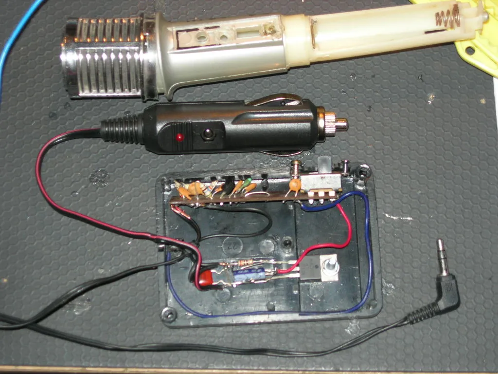 schemat działania transmitera fm w samochodzie