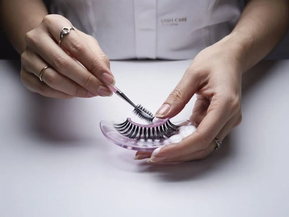 higiena sztucznych rzęs, czyste przedłużane rzęsy