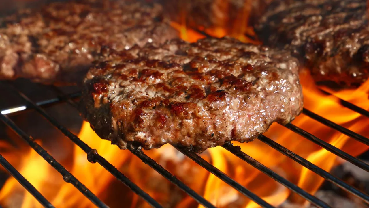 termometr do mięsa w burgerze