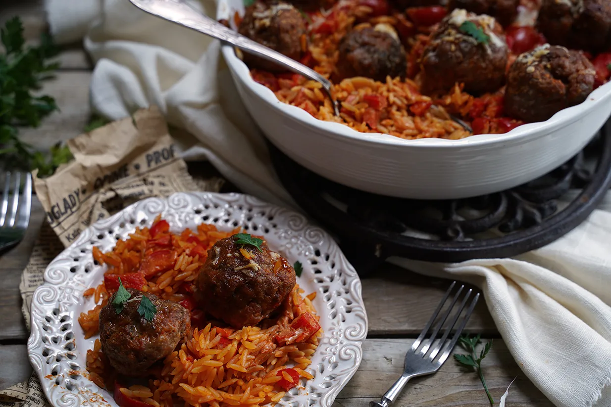 różne warianty zapiekanki orzo