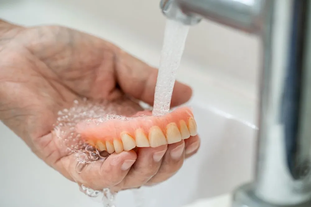 higiena protezy zębowej i jamy ustnej