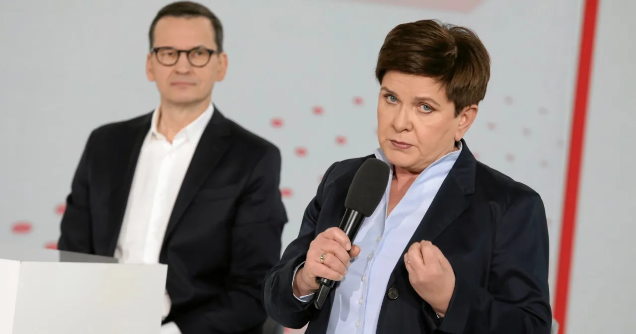 Premier Mateusz Morawiecki i Beata Szydło podczas konferencji, gdy rządził PiS.