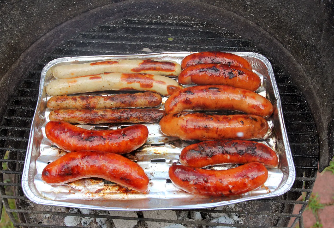 kiełbasy grill por&oacute;wnanie