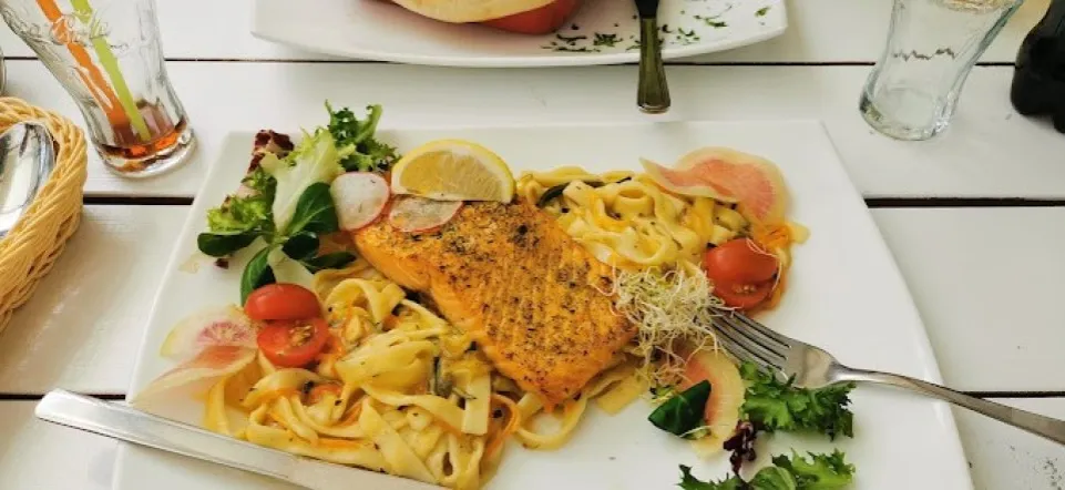 Zdjęcie Gdzie zjeść w Dźwirzynie? Odkryj najlepsze restauracje i smaki