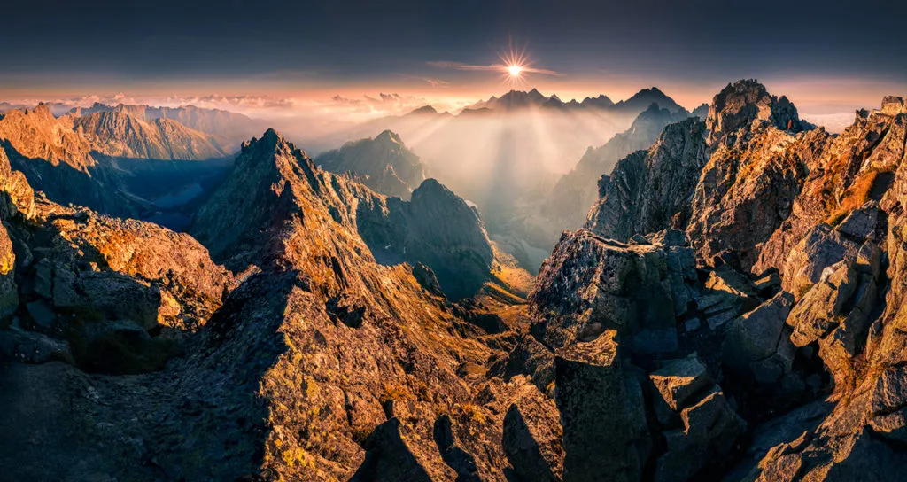 Beskidy panorama góry mgła wschód słońca