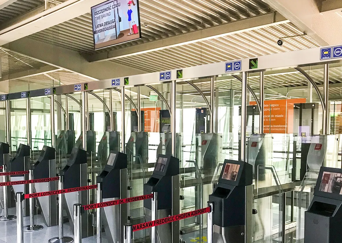 lotnisko kontrola paszportowa