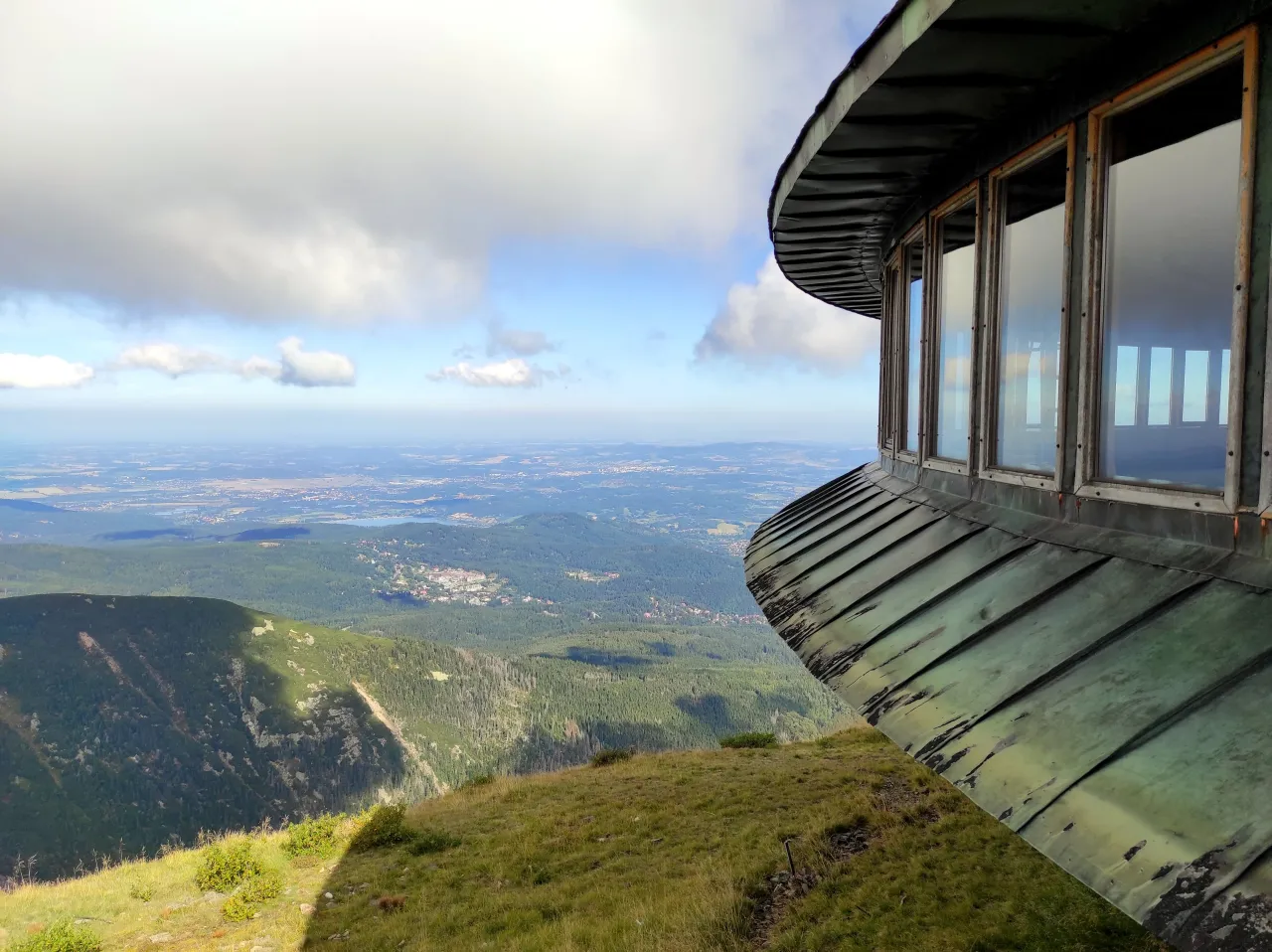 Karpacz G&oacute;rny widok na Śnieżkę i Karkonosze