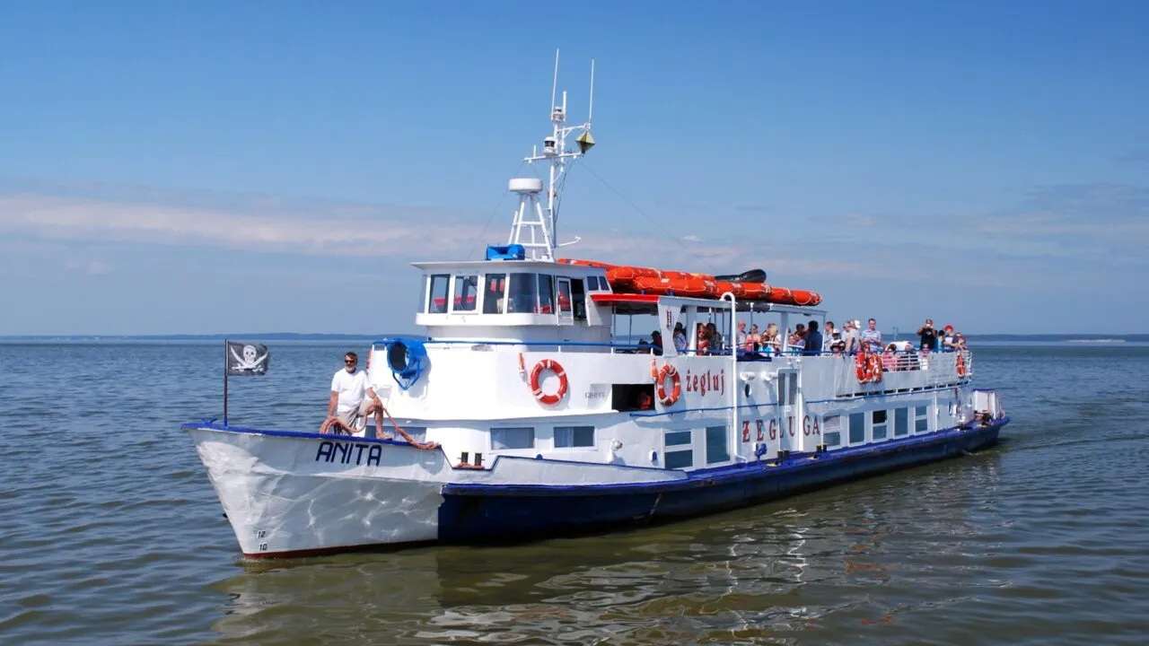 Statek wycieczkowy na Zalewie Wiślanym Krynica Morska