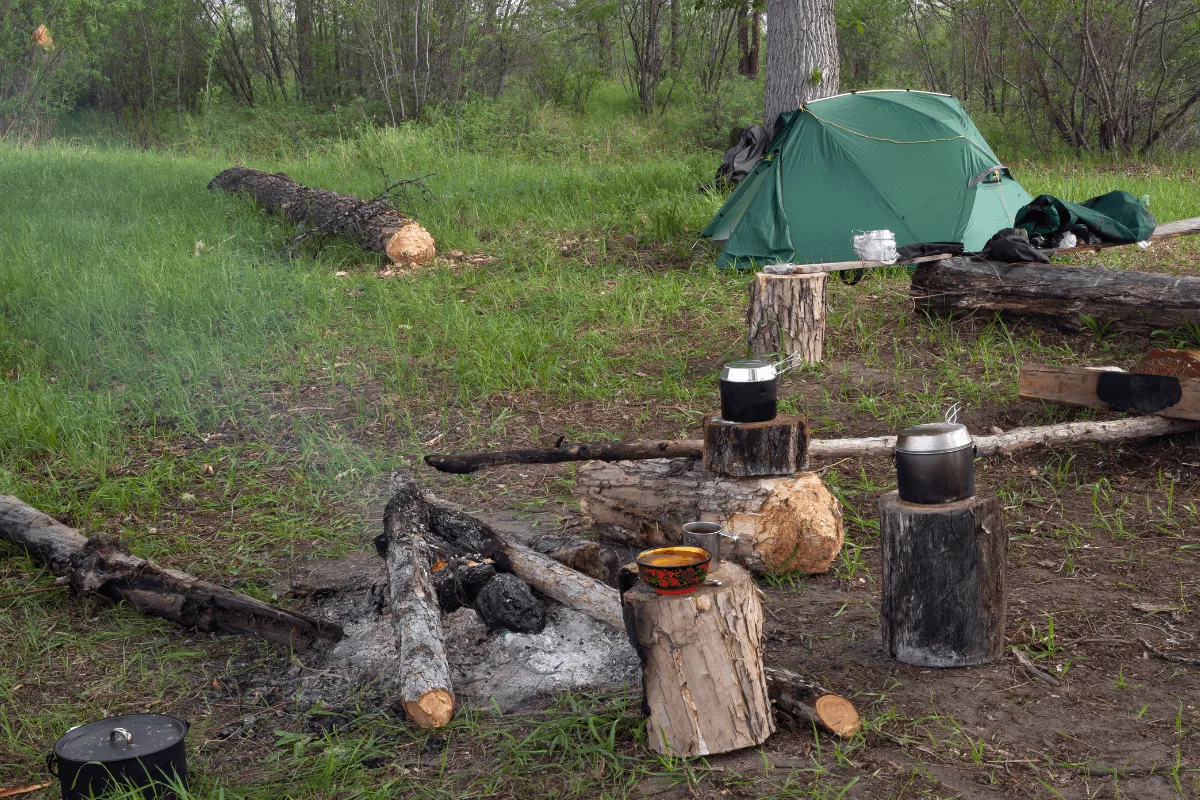 Sprzęt wędkarski i akcesoria do biwakowania