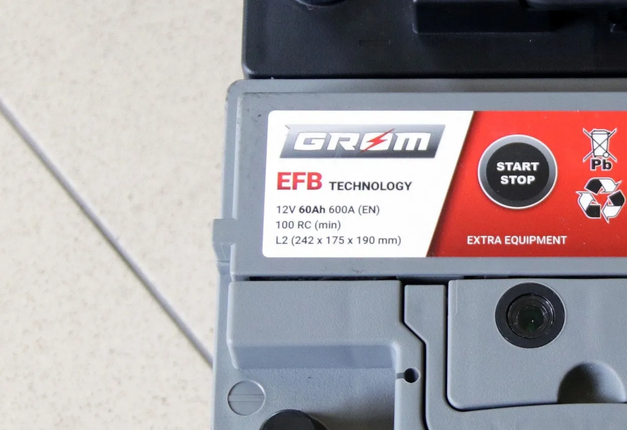 akumulator samochodowy budowa