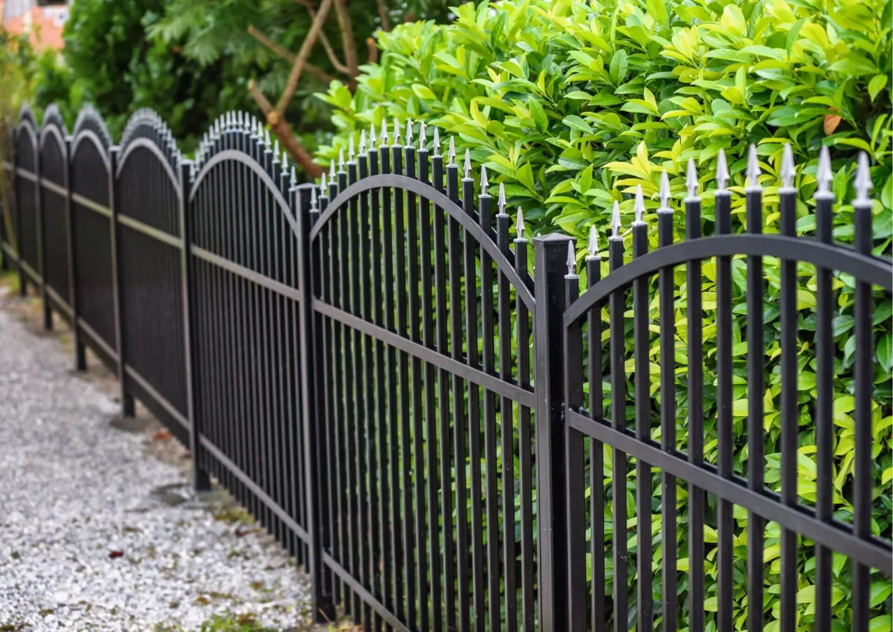 Ogrodzenie panelowe metalowe ogródek w bloku