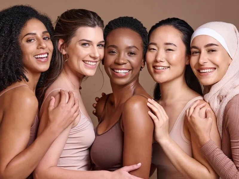 różne kolory włosów i fototypy skóry wpływające na depilację laserową