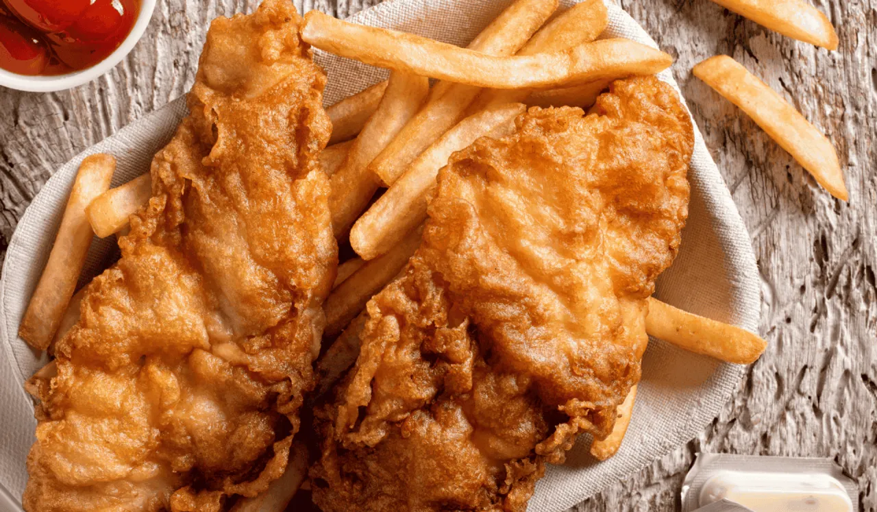 Chrupiąca ryba na talerzu