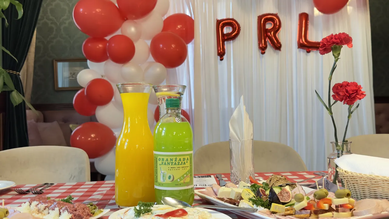 Dekoracje impreza PRL cerata musztardówki