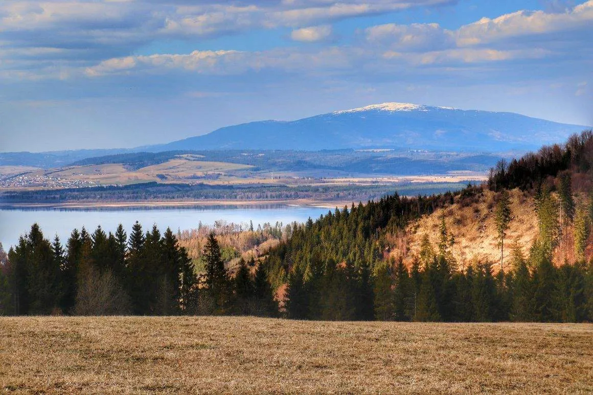 Jezioro Orawskie widok