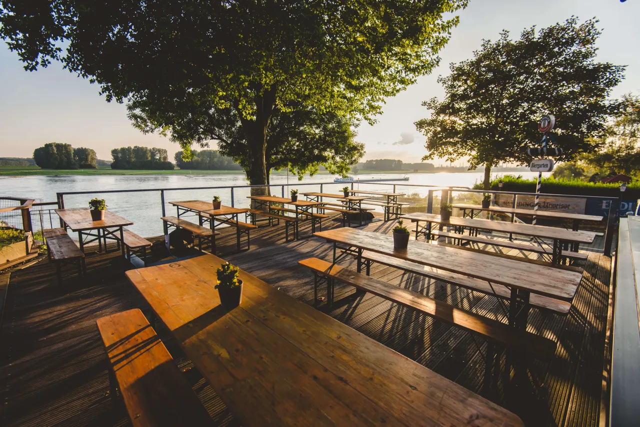 Shah Gastronomie GmbH Terrasse Rheinblick