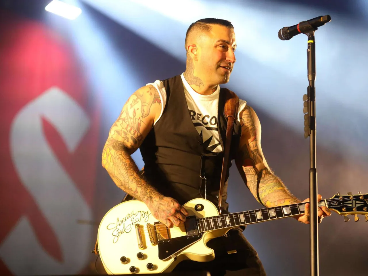 Broilers Sammy Amara Gitarre live