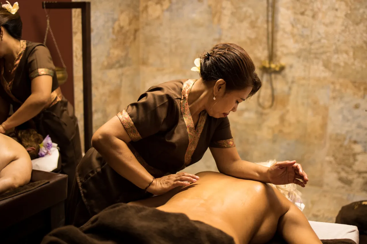 Masaż Lomi Lomi technika przedramionami