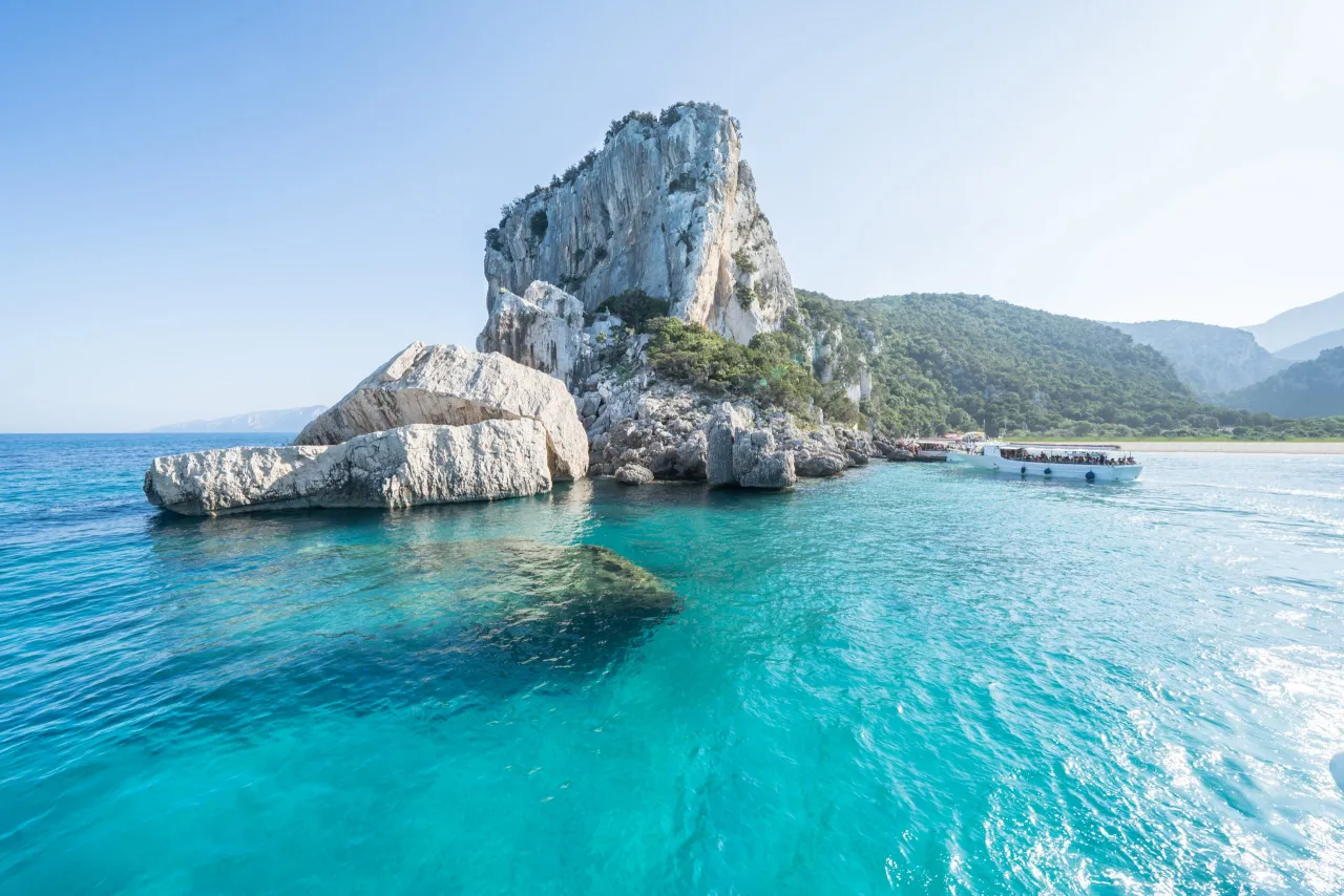 Sardynia wschodnie wybrzeże klify zatoki