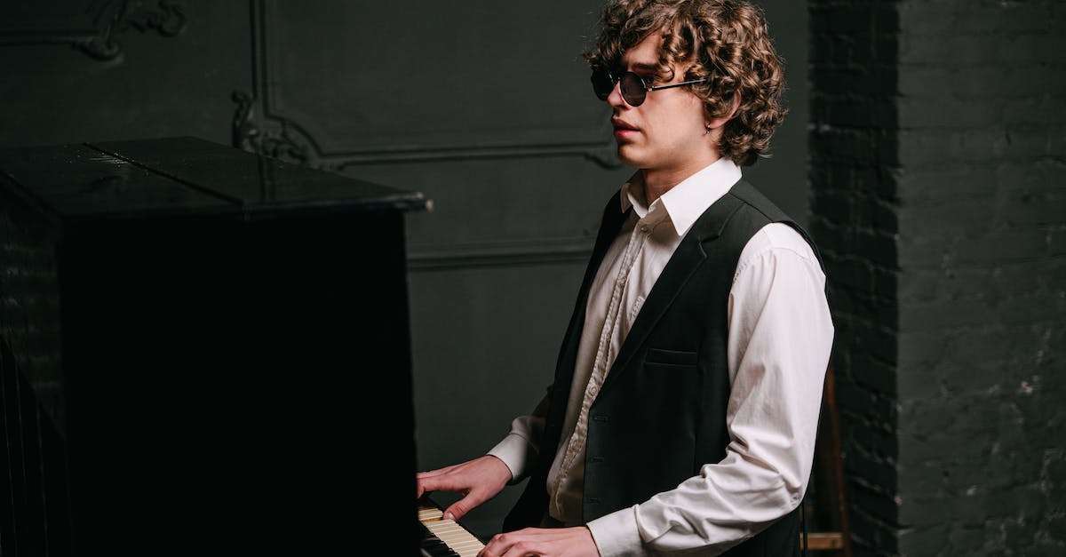 Obrazki z Wystawy Musorgski - Historia i Analiza Słynnego Cyklu Fortepianowego