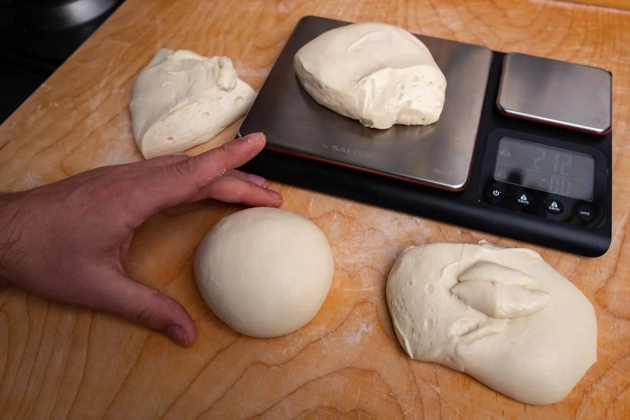 waga kuchenna ciasto na pizzę formowanie kulek