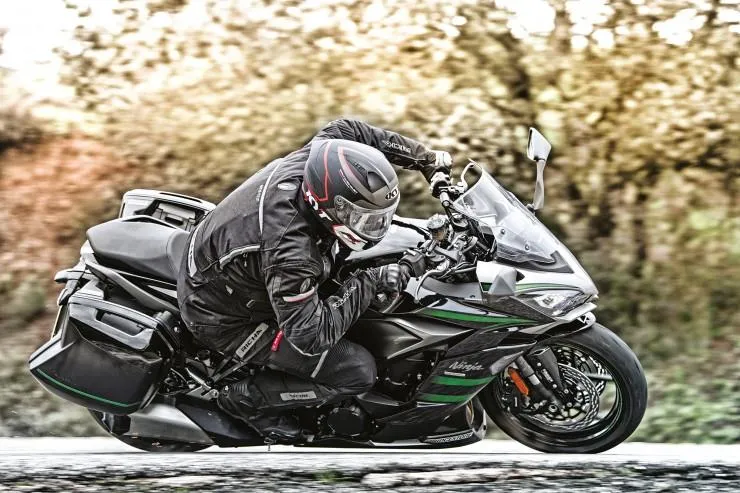 motocykl sportowy i turystyczny