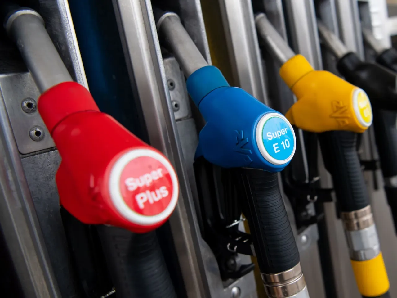Benzin Super 95 Super Plus Zapfs&auml;ule