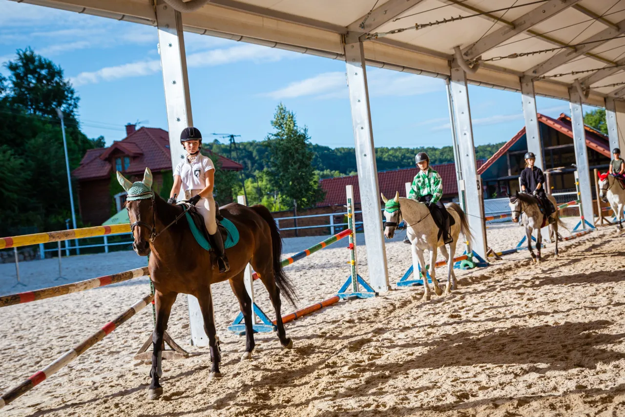 obóz jeździecki dzieci Biały Borek atrakcje