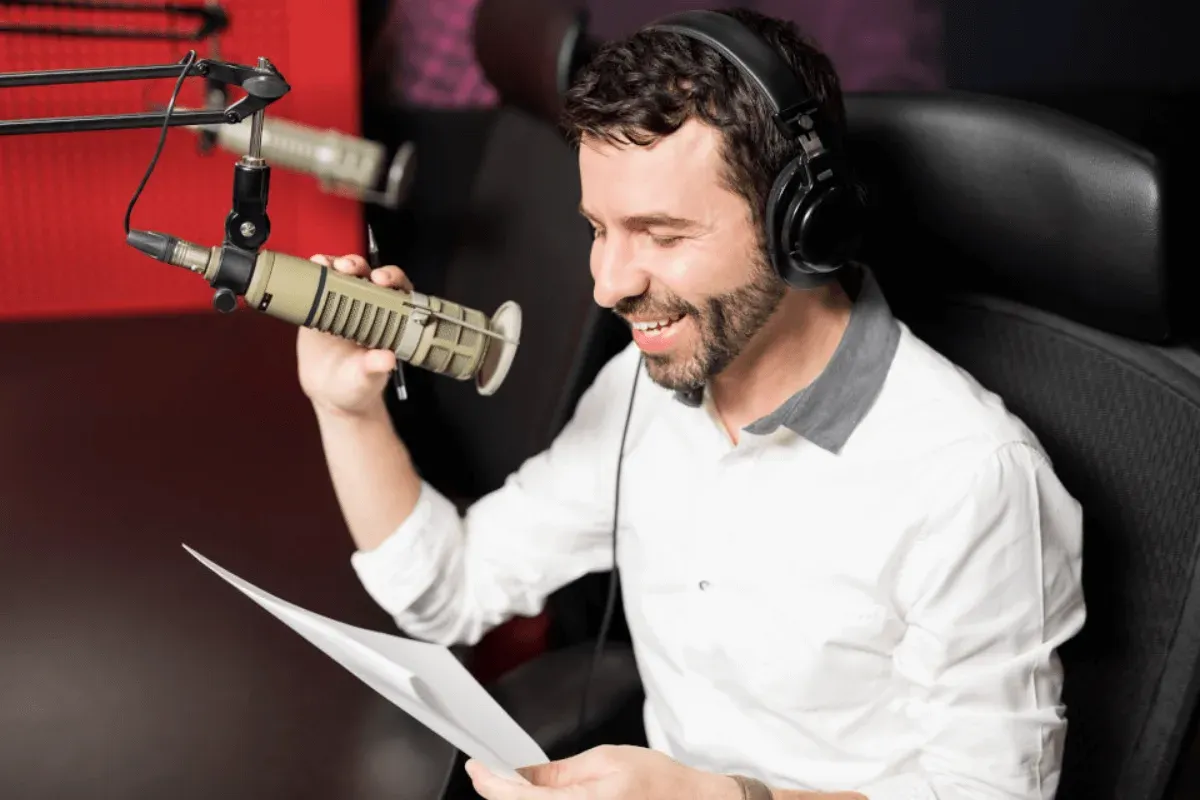 Zdjęcie Ile zarabia prezenter radiowy RMF FM? Zaskakujące fakty o pensjach