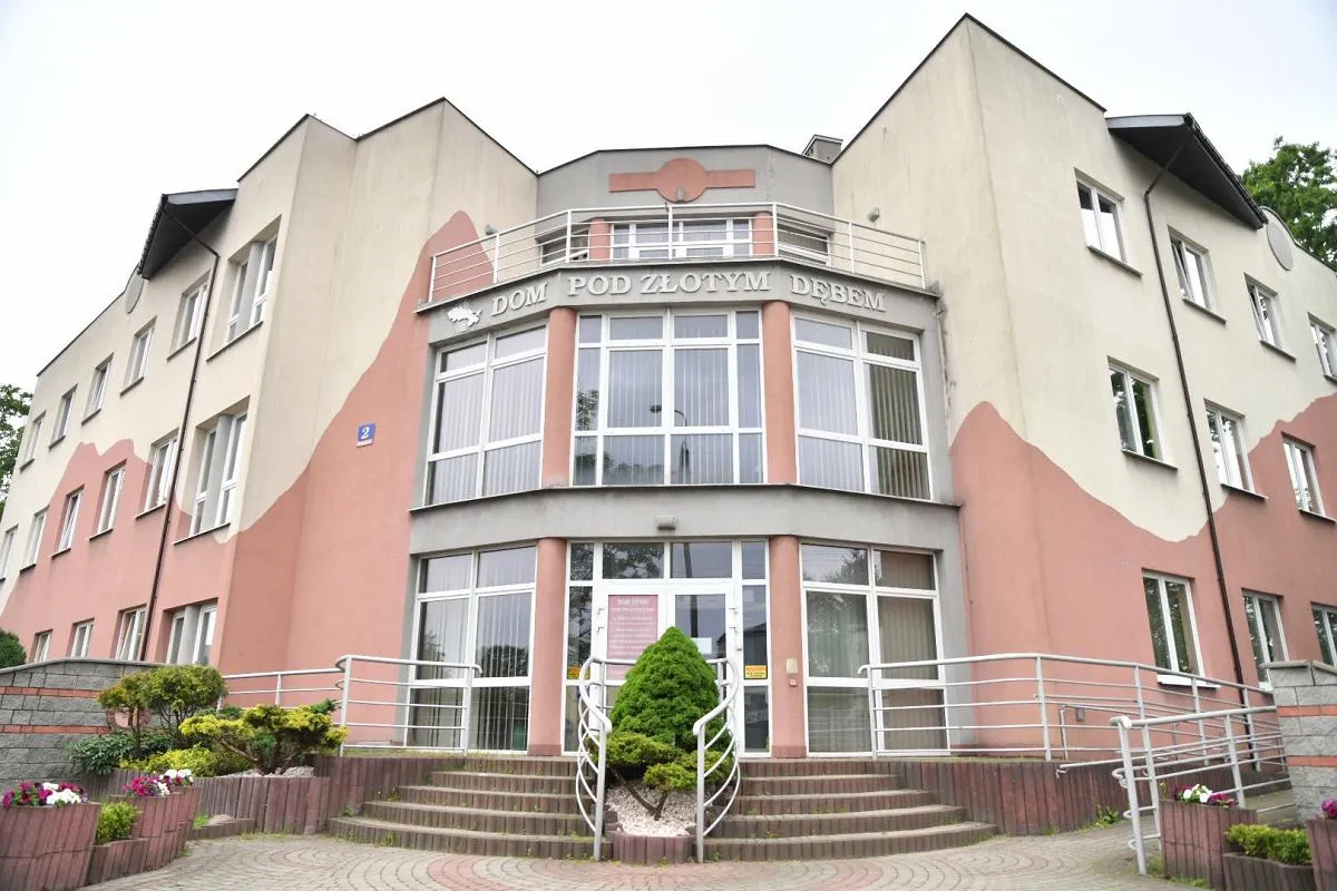 Dom Opieki Pod Złotym Dębem Radom budynek z zewnątrz