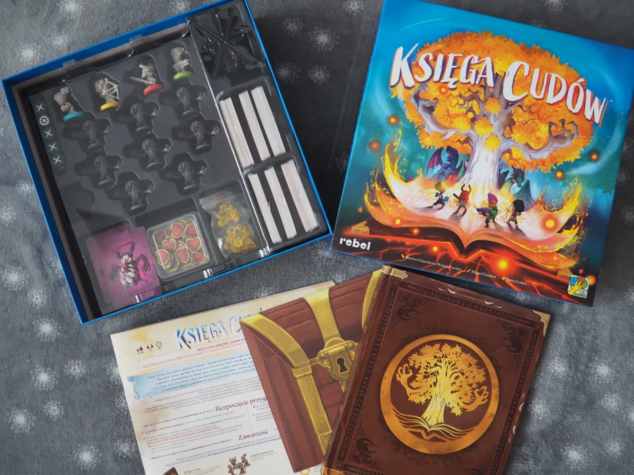 Księga Cud&oacute;w zawartość pudełka