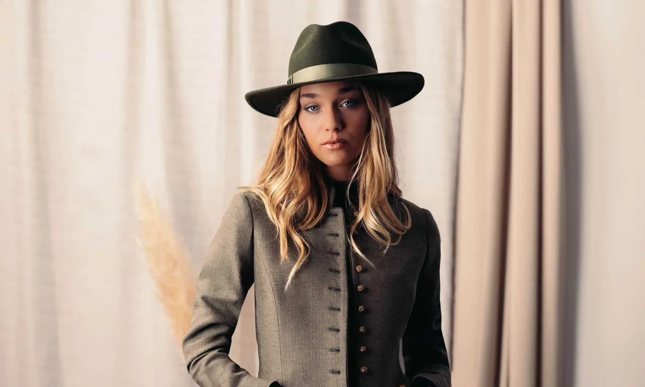 Damen Lederhose Oktoberfest modern Styling