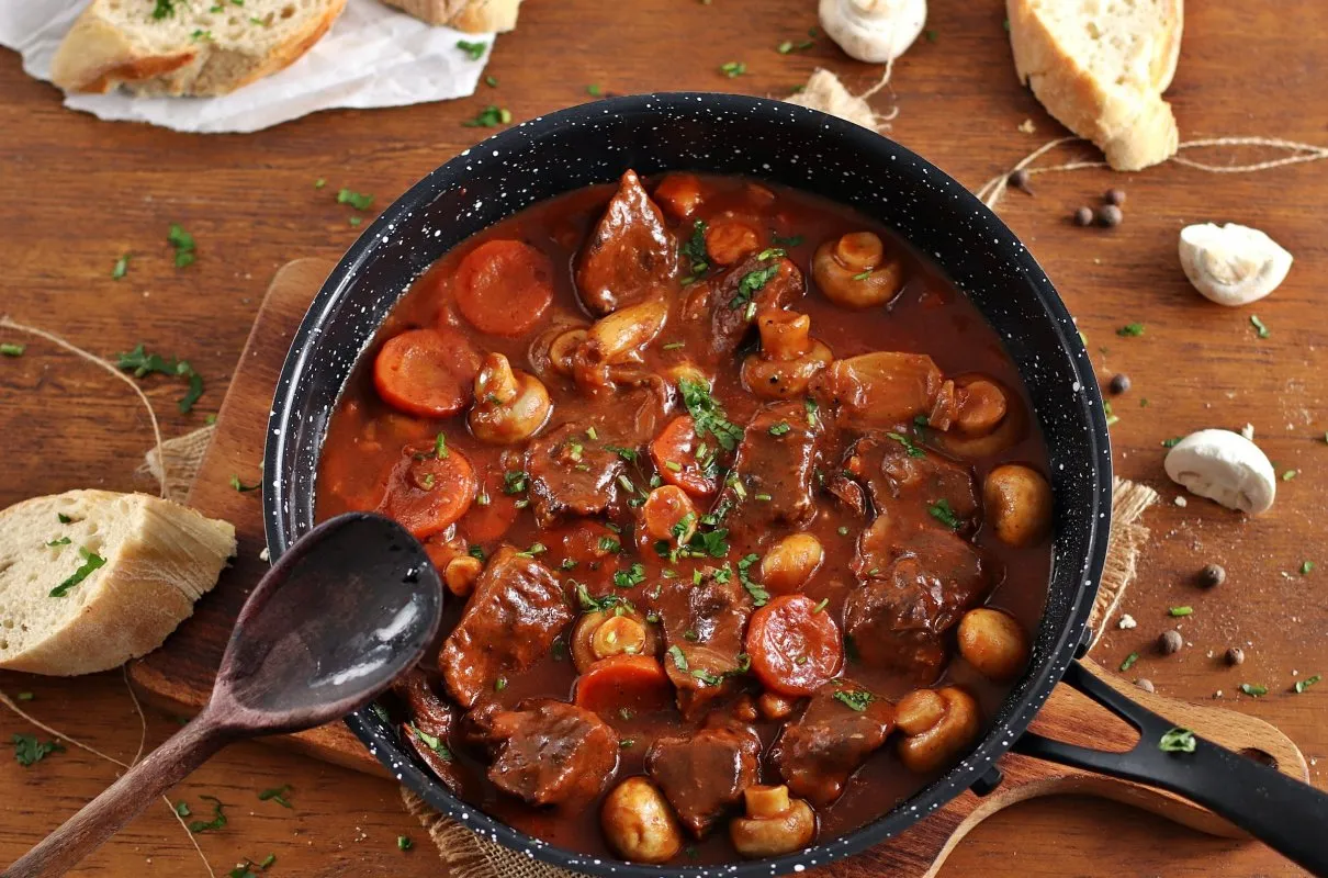 składniki wołowina po burgundzku