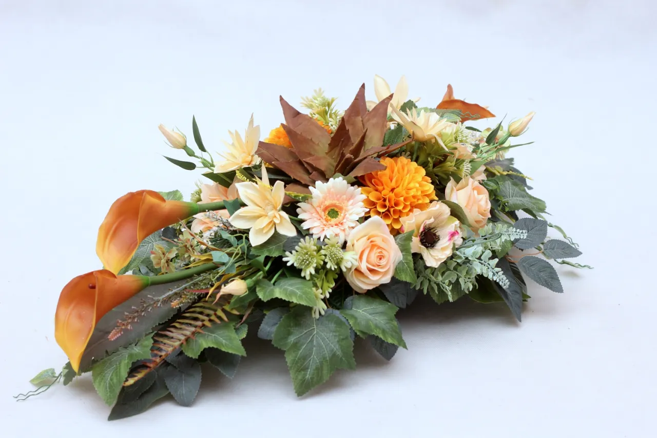 Różne style kompozycji na cmentarz