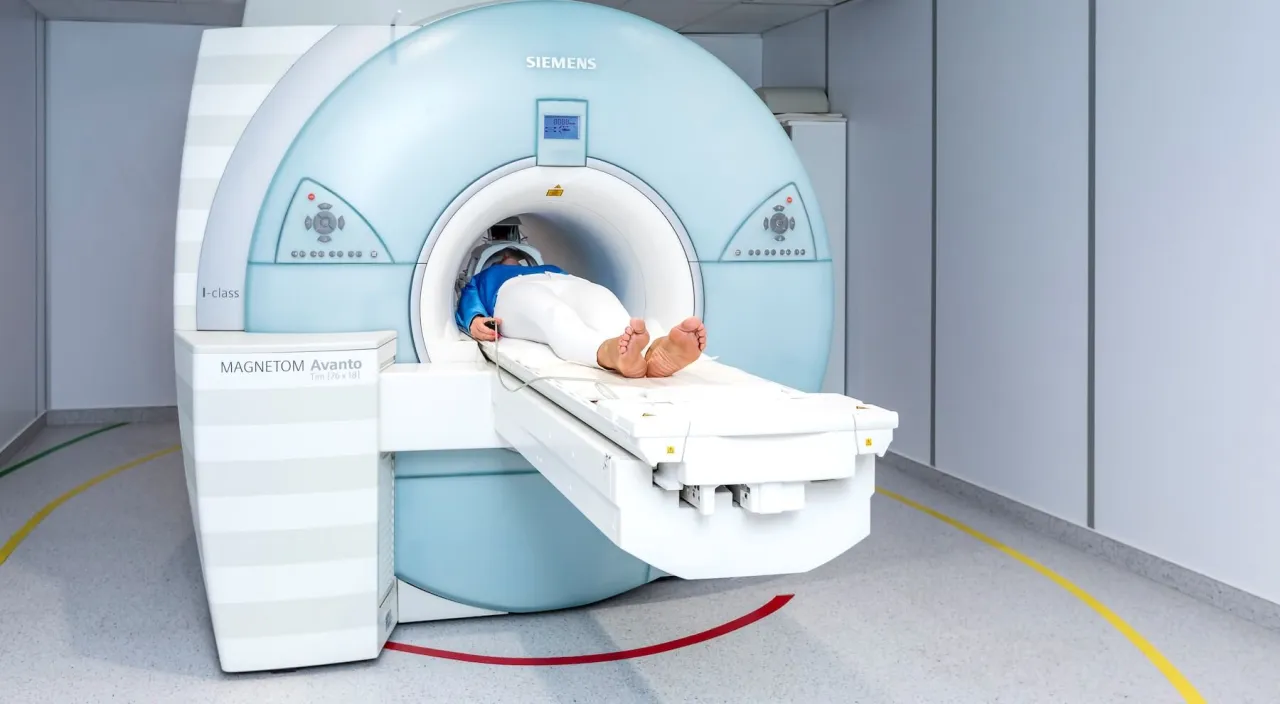 USG Doppler tętnic szyjnych, rezonans magnetyczny głowy MRI, tomografia komputerowa TK