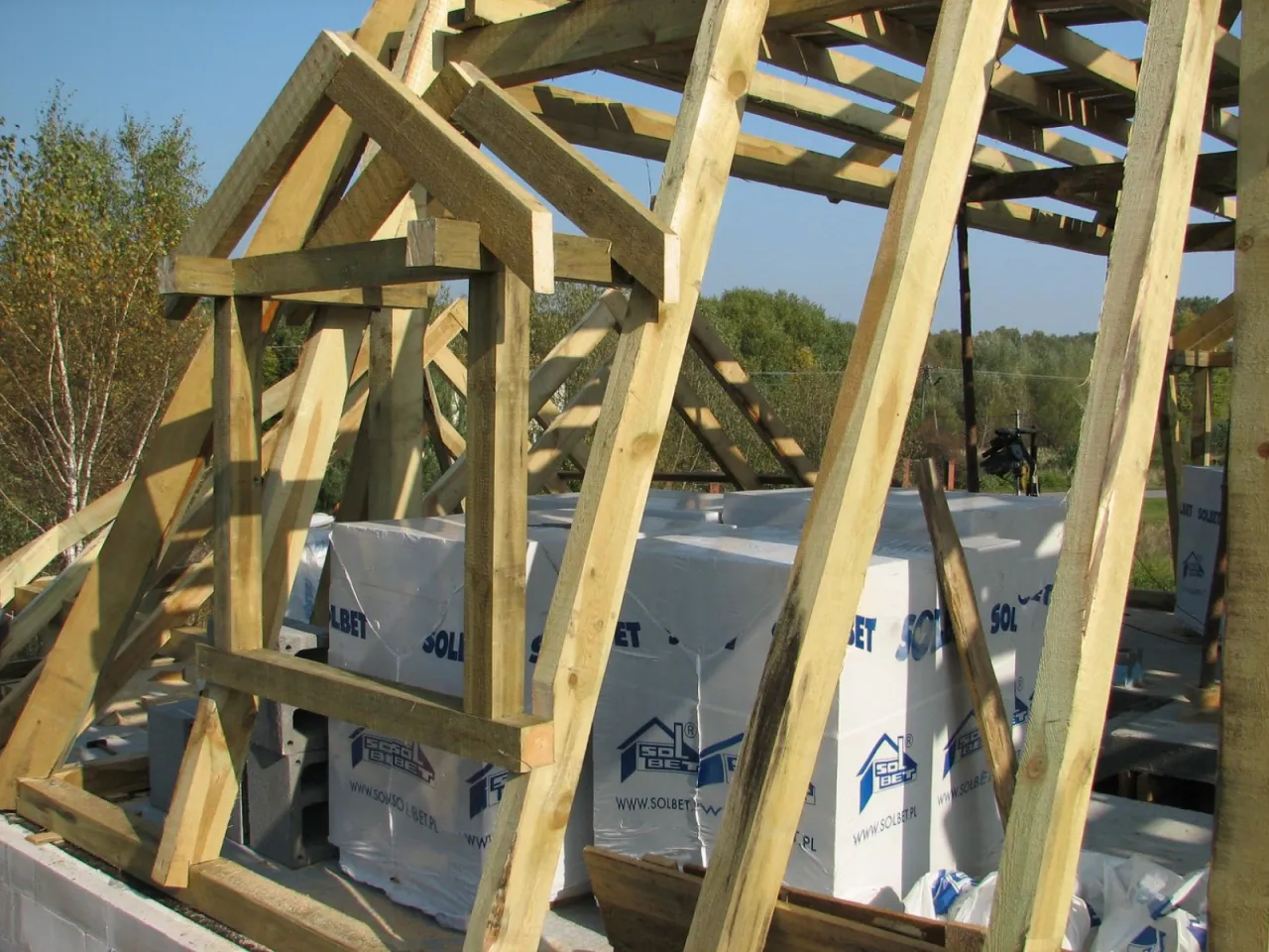 Cieśla konstrukcyjny praca więźba dachowa