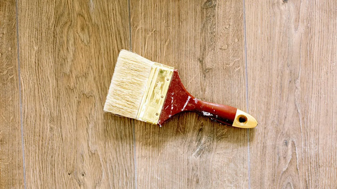 odnowiona podłoga panele malowane przed po