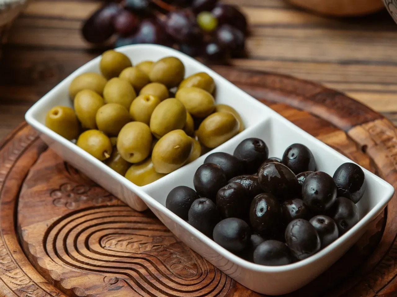 prawdziwe czarne oliwki vs barwione