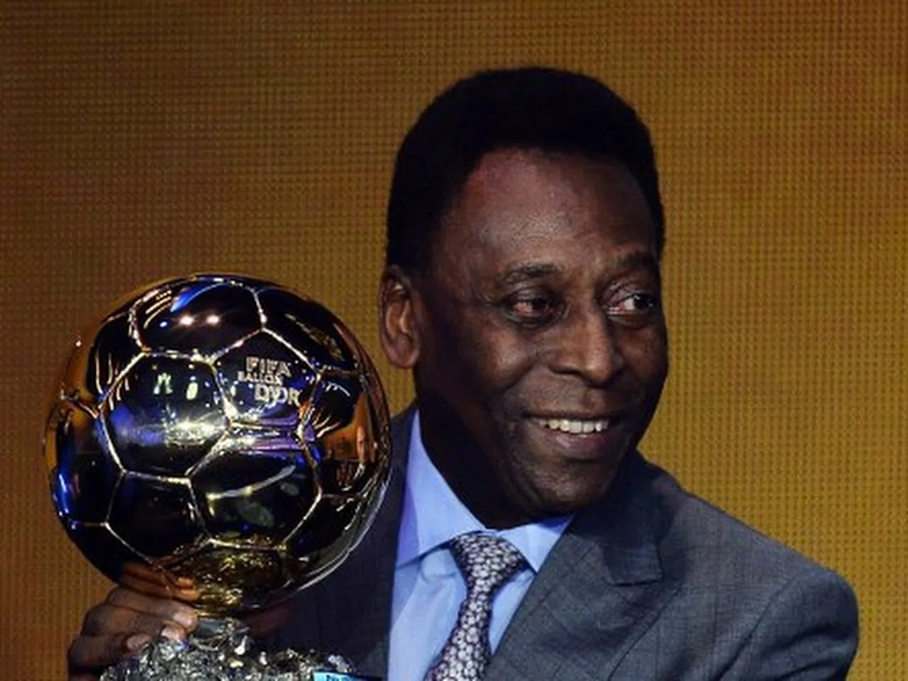 Pel&eacute; z Honorową Złotą Piłką 2014