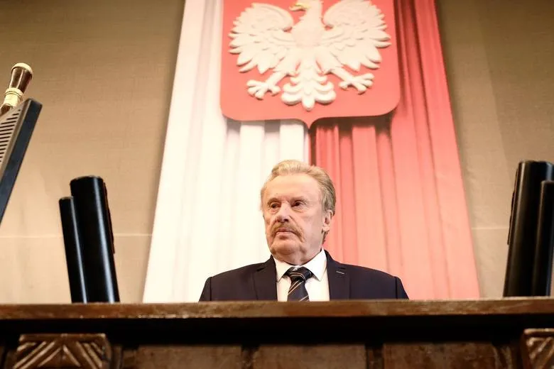 Zdjęcie Kiedy w TV polityka film? Sprawdź najbliższe emisje i godziny
