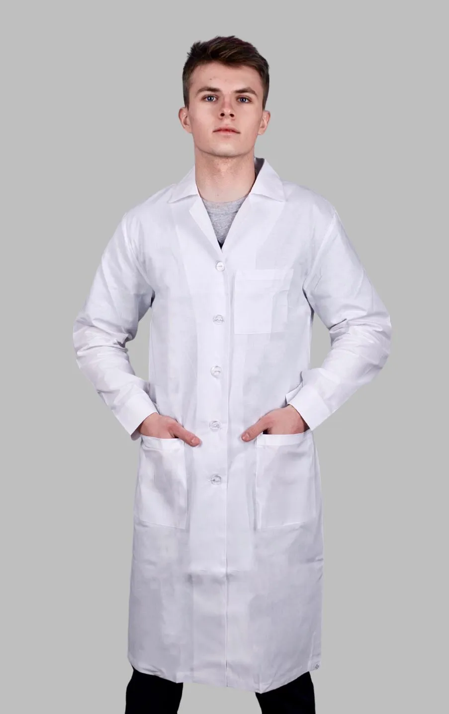 Zdjęcie Jaki fartuch do laboratorium wybrać, aby zapewnić maksymalną ochronę?